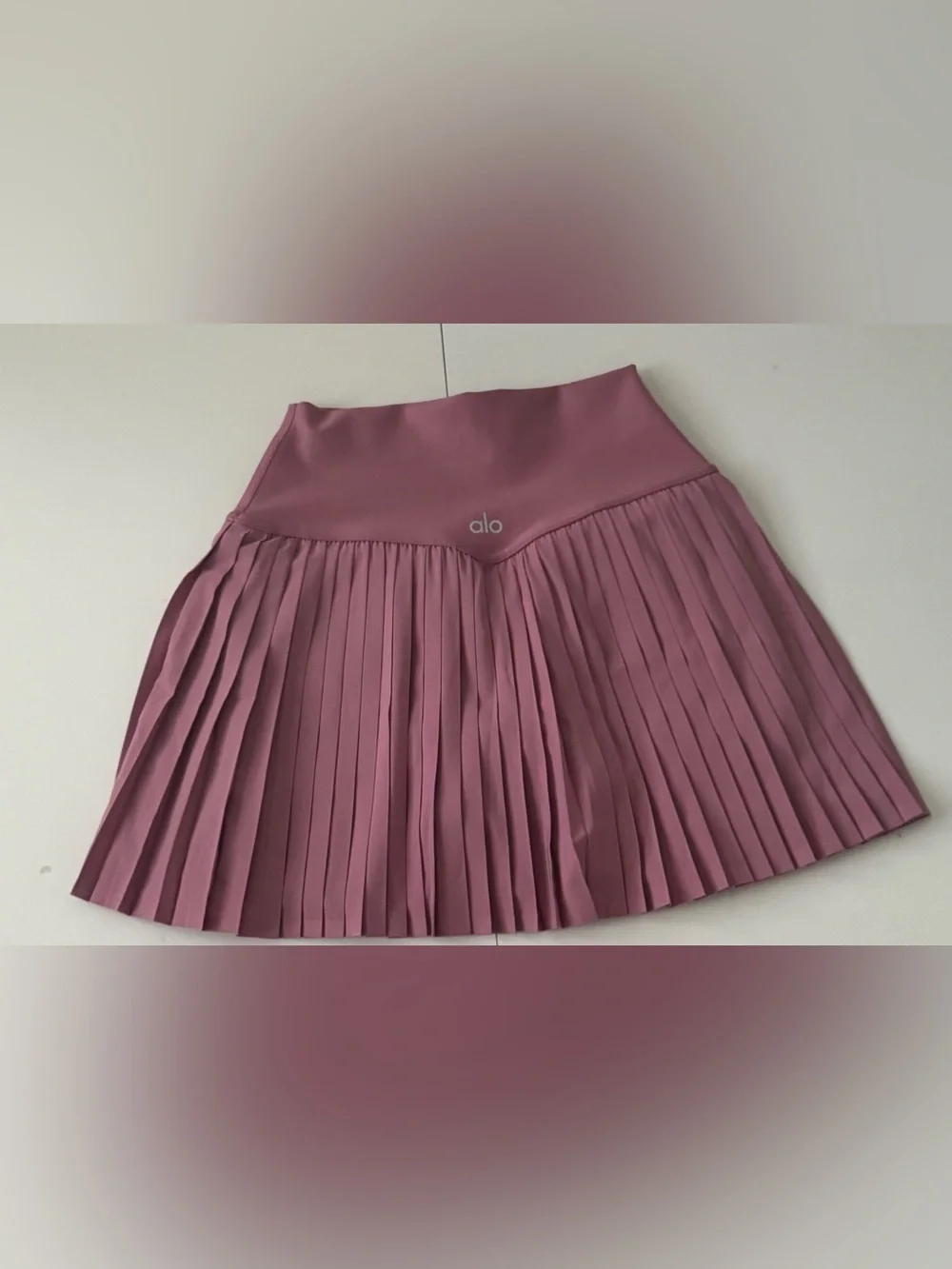 ALO Yoga Pleated Mini Skirt - Mauve GRAND SLAM TENNIS SKIRT (DISCONTINUED)